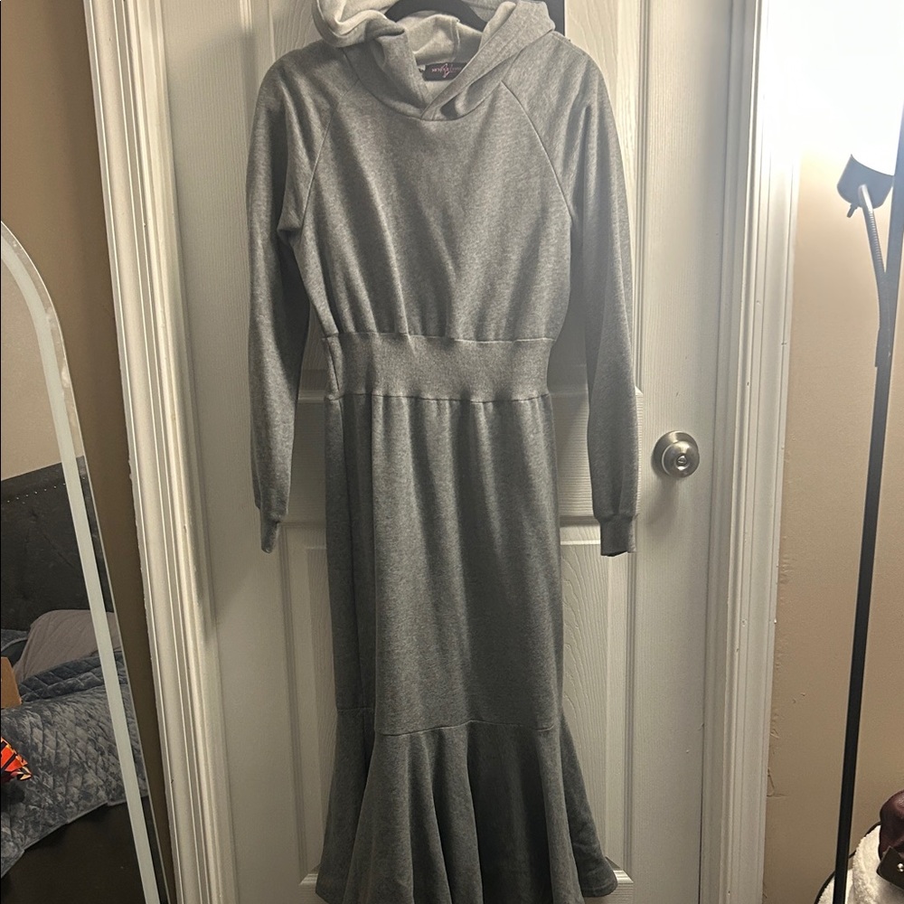 Elegant Gray Long Sleeve Hooded Dress